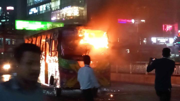 ৩৮ ঘণ্টার অবরোধে পুড়ল ২১ যানবাহন ৩৮_ঘণ্টার_অবরোধে_পুড়ল_২১_যানবাহন